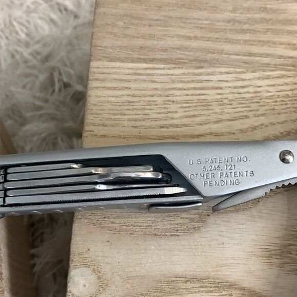FlipGrip Stainless Steel Dual Jaw Multi Tool
Model 60251 - Picture 9 of 17
